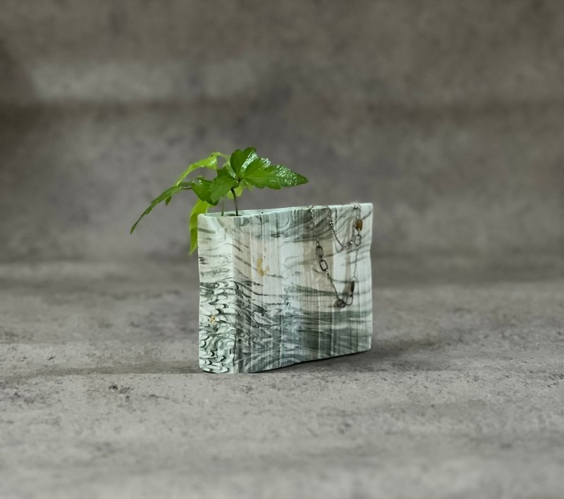 花器/摆件/首饰展示架/弧形墨绿流云-jesmonite英国爵石/圣诞礼物 - 花瓶/陶器 - 环保材料 