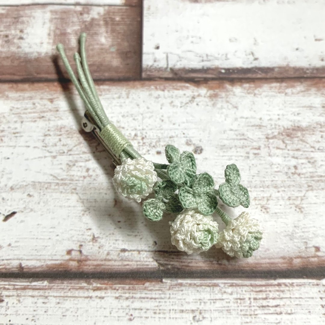 白花三叶草钩织别针 - 胸针 - 棉．麻 绿色