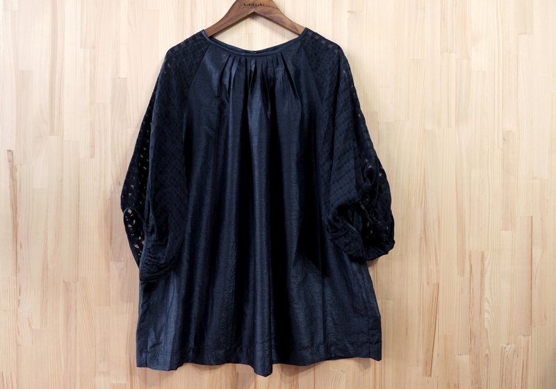 拉克兰泡袖上衣/ 黑格拼接 - 女装上衣 - 其他人造纤维 黑色