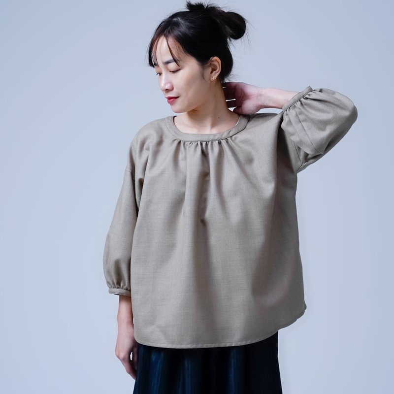 【soco】顺滑100%羊毛聚拢泡泡袖上衣/奶茶色 t045d-mkt2 - 女装衬衫 - 羊毛 咖啡色