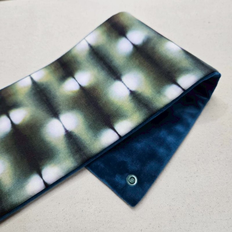 火金姑的拜访 蓝-脖围 围脖(环保数位印花) - 围巾/披肩 - 棉．麻 绿色