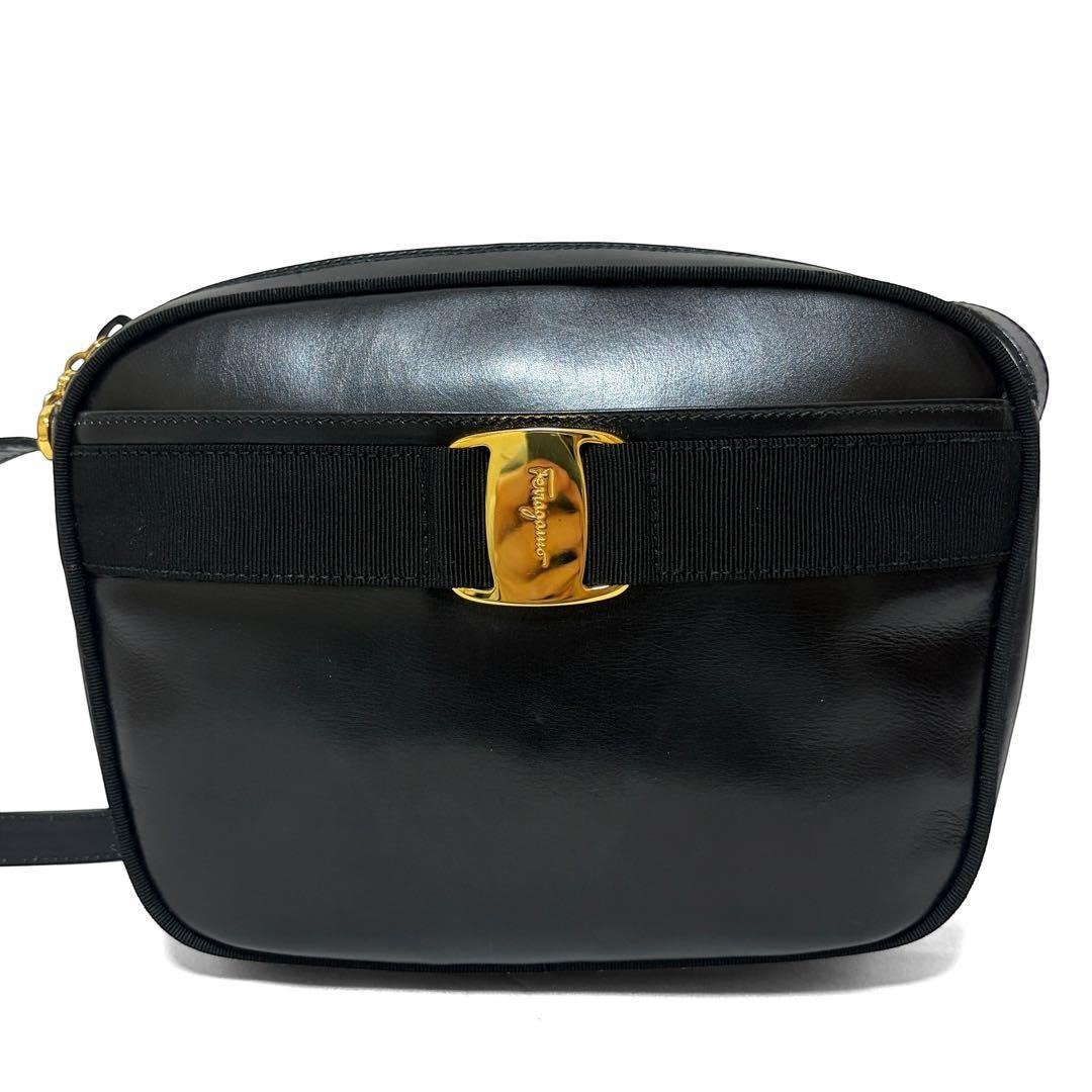 正品 Salvatore Ferragamo 萨瓦托菲拉格慕 Vara 经典款 蝴蝶结 肩背包 皮革 黑色 金色 日本直送 - 侧背包/斜挎包 - 其他材质 