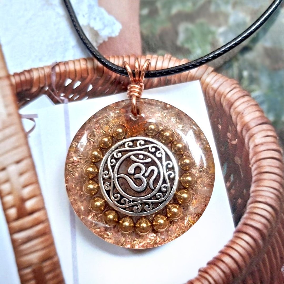 手工阿赛斯特莱石 OM 能量吊坠项链 - 项链 - 水晶 金色