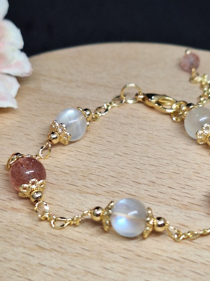 草莓晶蓝月光14k金手链 - 手链/手环 - 水晶 