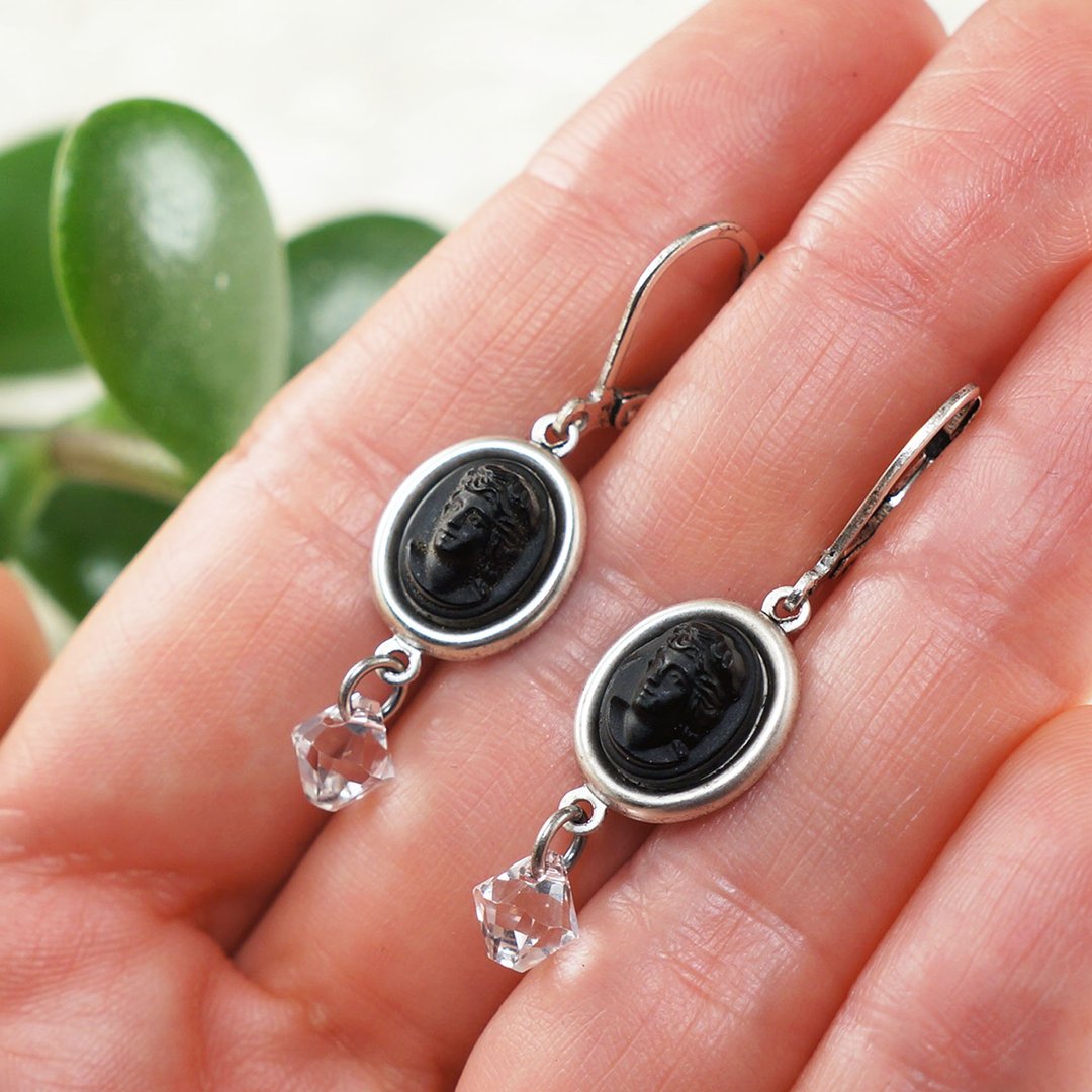 Black Vintage Lady Girl Cameo Earrings Clear Swarovski Crystal Earrings Jewelry - 耳环/耳夹 - 玻璃 黑色