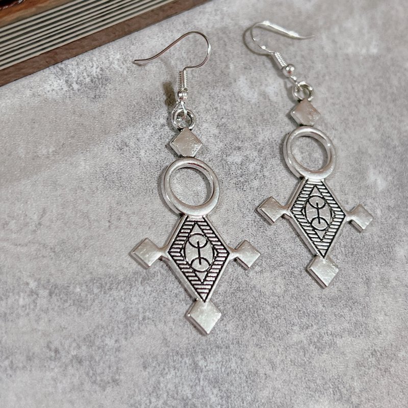 耳环 Tuareg Cross Pendant 撒哈拉的告白 - 耳环/耳夹 - 其他金属 银色