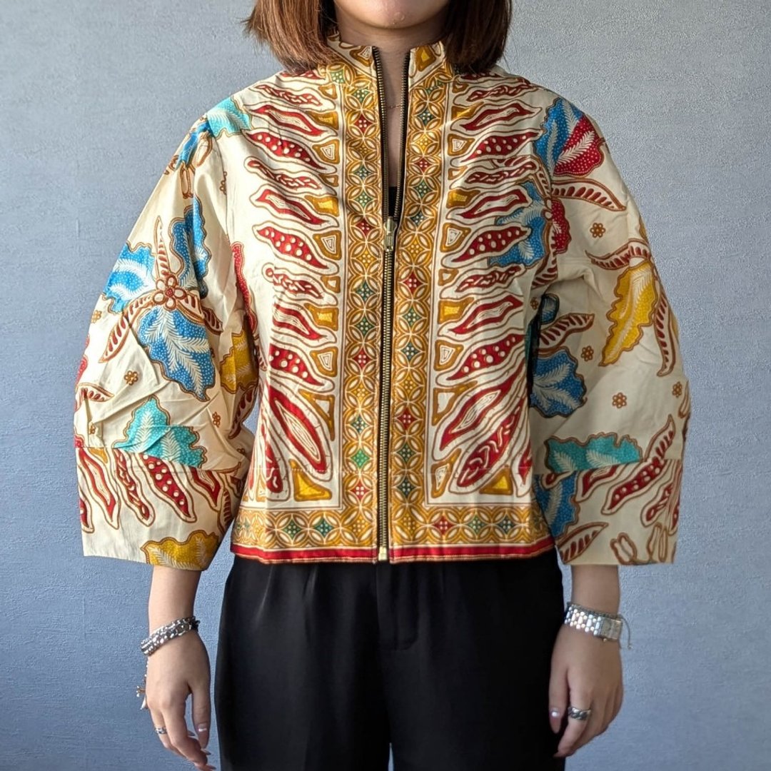 【INBATIC】YURA - BATIK OUTER 知性泡泡袖短外套 - Blazing Red - 女装衬衫 - 棉 多色