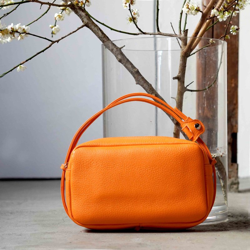 ふんわりORANGE・2WAY机能斜背包L尺寸・内附钥匙圈・多功能口袋 - 侧背包/斜挎包 - 真皮 橘色