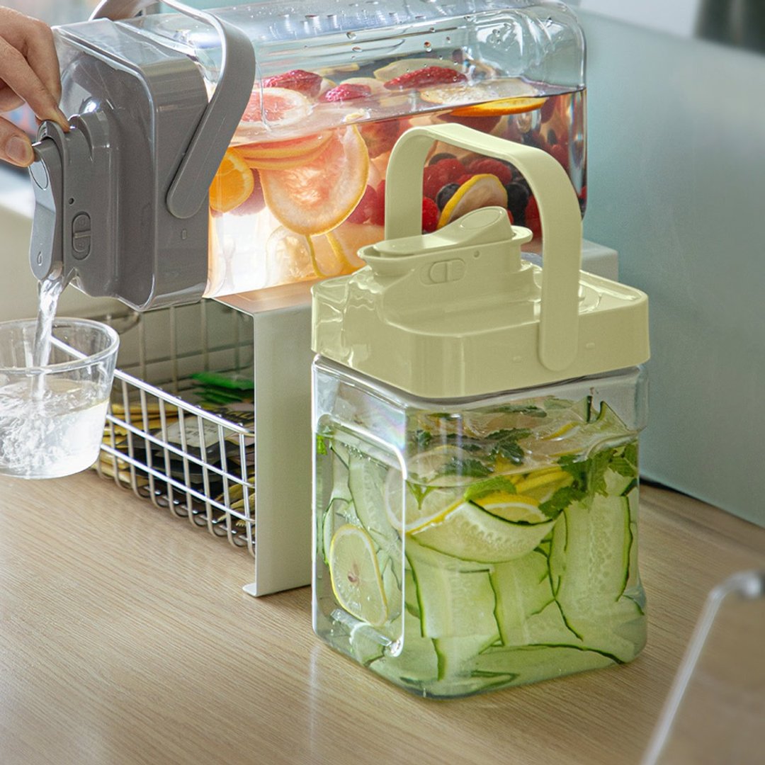 日本霜山 按压式户外用大容量冷水壶(附滤嘴)-2.3L-多色可选 - 水瓶/水壶 - 塑料 透明