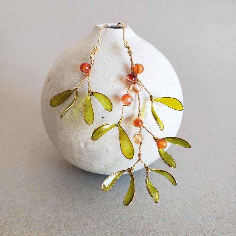 槲寄生与红果实不对称耳钉耳夹 - 耳环/耳夹 - 树脂 绿色