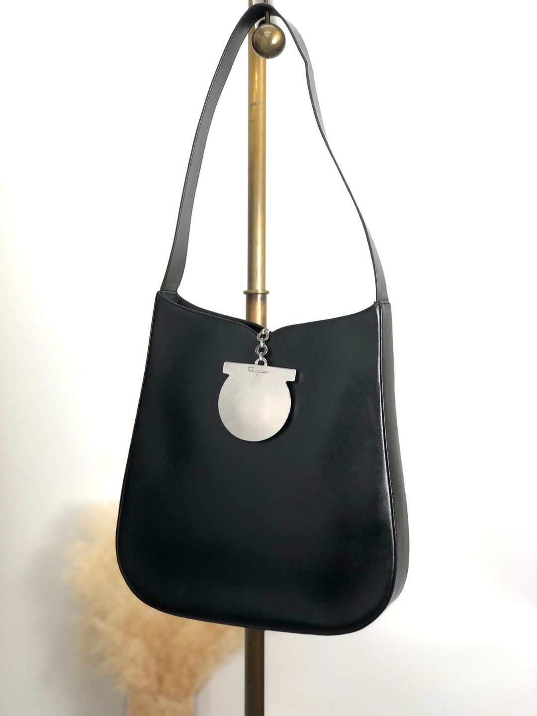 [日本直送品牌二手包] Salvatore Ferragamo 单肩包黑Gancini 皮革 Hobo 包款复古 PH7XES - 侧背包/斜挎包 - 真皮 黑色