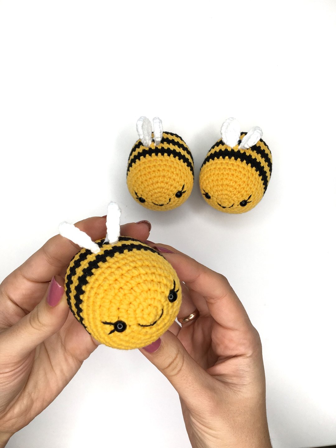 Little bee toy, Crochet bee plush, stuffed bumble bee, little gift for friend - 玩具/玩偶 - 其他材质 