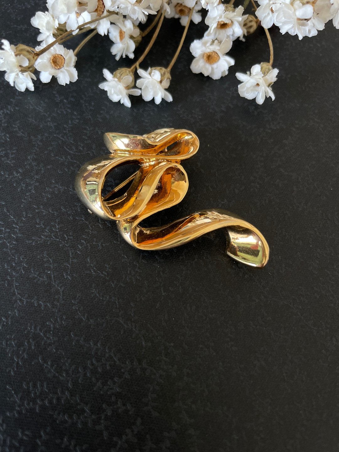 老又好古董珠宝 金色缎带线条别针胸针 B861 - 胸针 - 其他金属 金色