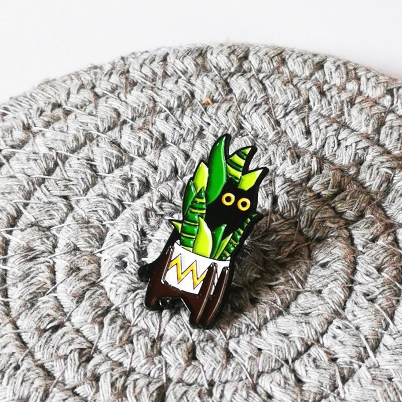 Plus 1 可爱黑色花猫金属徽章胸针心口针 - 胸针 - 其他金属 多色