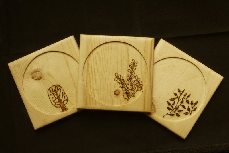 手作松木杯垫3入组 疗愈系小物 防烫隔热垫 原木杯垫组 中心导圆 - 杯垫 - 木头 卡其色