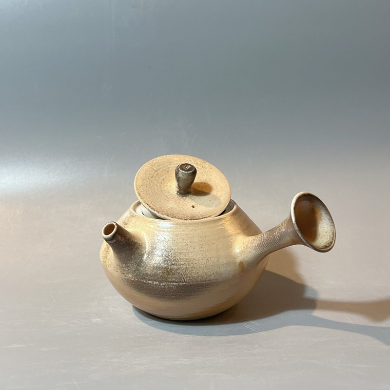 柴烧瓷土奶油系侧把茶壶 / 古朴落灰  / 小平凡手作 - 茶具/茶杯 - 陶 