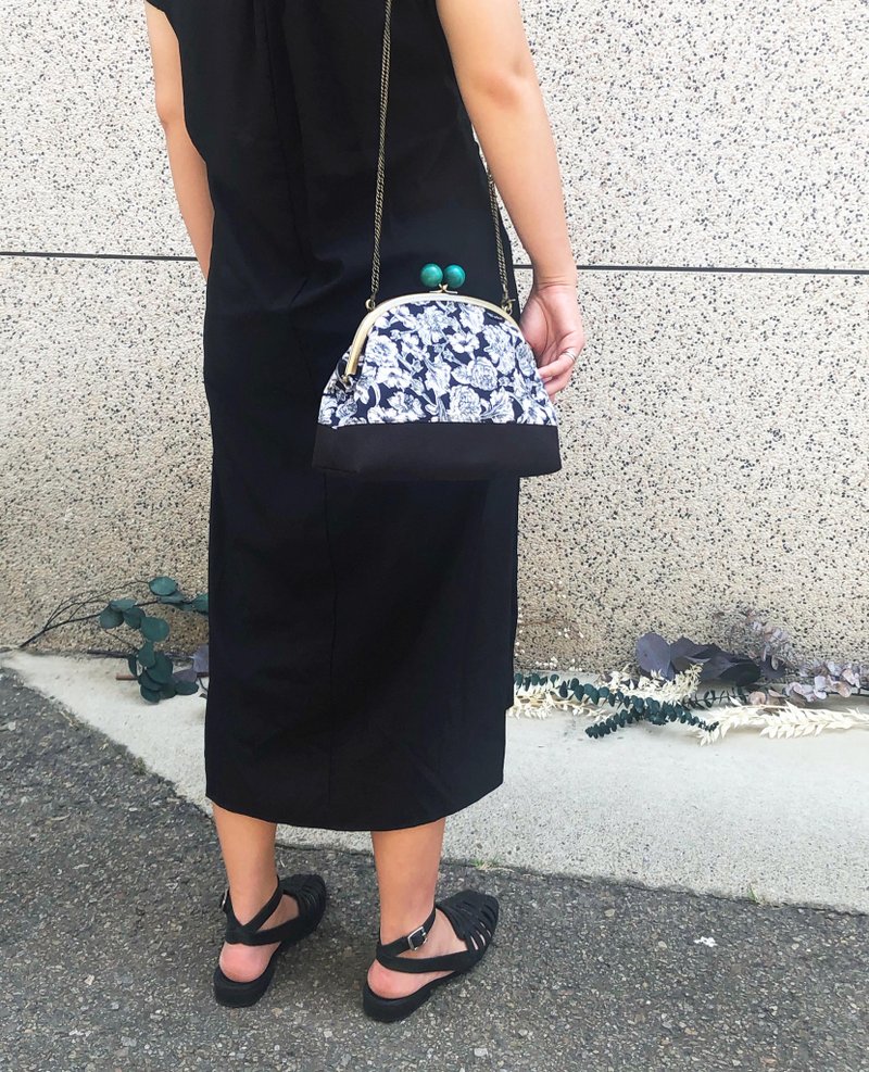 彩墨花朵 木珠 弧型口金包 侧背包 肩背包 随身包 后背包 - 侧背包/斜挎包 - 棉．麻 多色