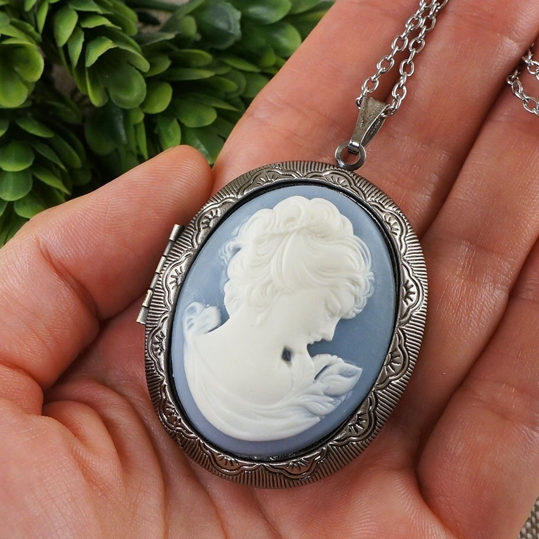 Lady Cameo Oval Locket Necklace White Sky Blue Girl Cameo Victorian Jewelry Gift - 项链 - 其他材质 蓝色