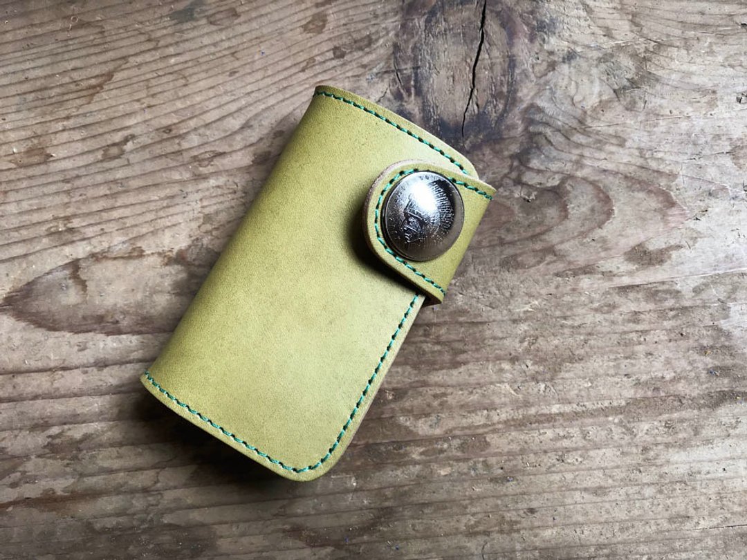 TWOFOLD Olive dusty world Two-fold key case Fashionable concho TFK-OH-GAi - 钥匙链/钥匙包 - 真皮 绿色