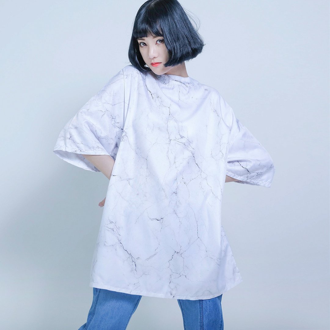 SU:MI said Creator 造物者大理石纹上衣_6AF002_白 - 女装上衣 - 棉．麻 白色