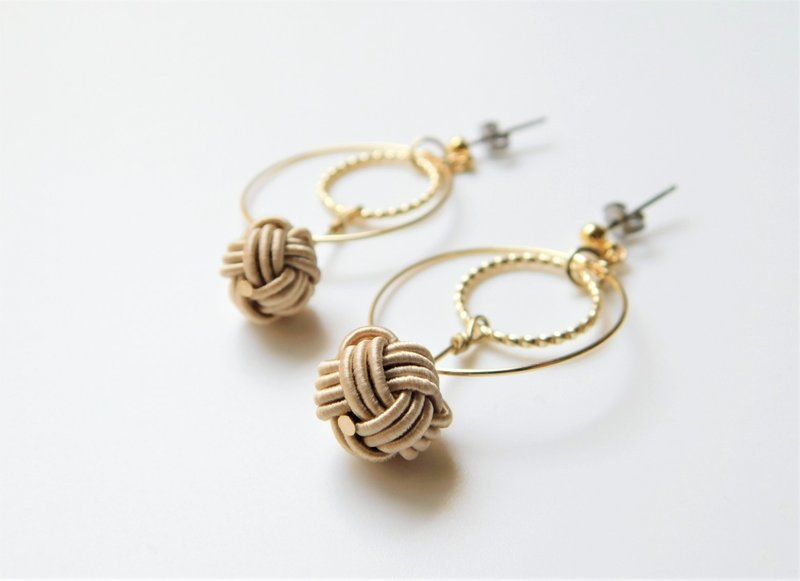 Mizuhiki Waka's Earrings / Clip-On Color: beige - 耳环/耳夹 - 环保材料 咖啡色