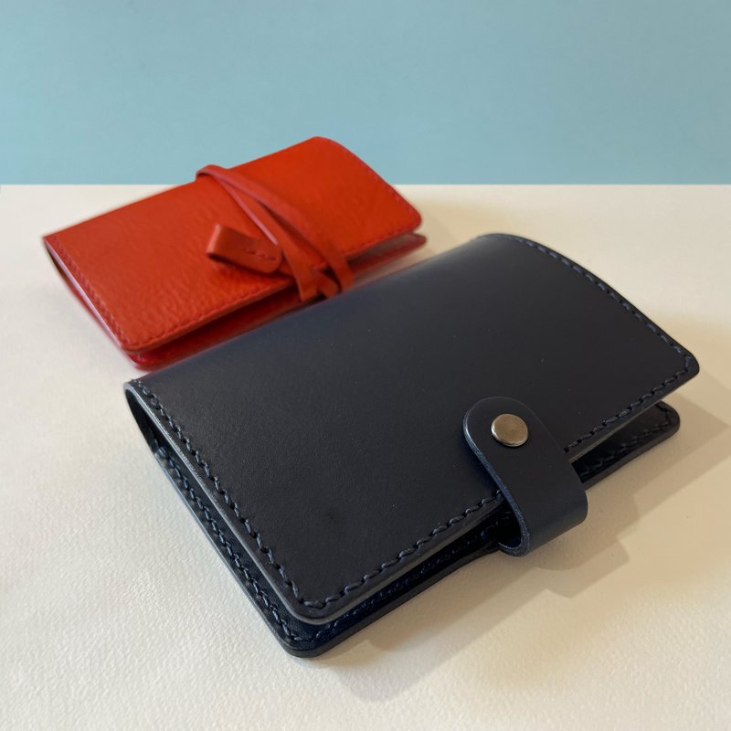 【圣诞礼物】Bambini 皮革护照夹/植鞣革/手工缝制 - 航海蓝 - 护照夹/护照套 - 真皮 蓝色