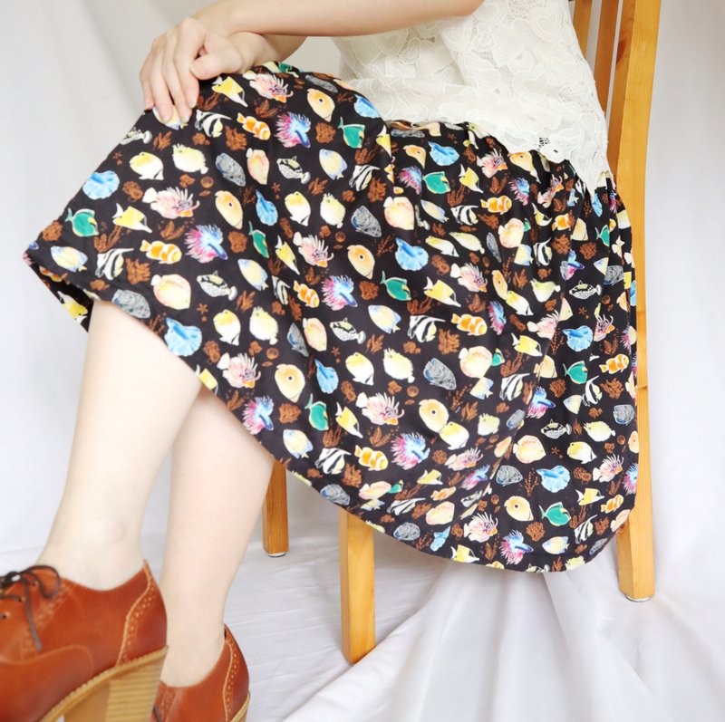 疗愈系美的海底世界水族恋爱物语裙 圆裙 约会水族馆穿搭 - 裙子 - 棉．麻 黑色