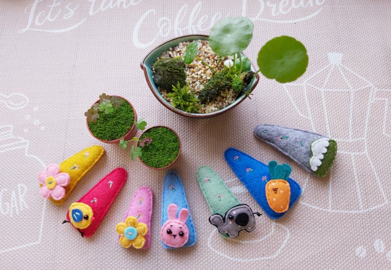 手感刺绣不织布  三角BB夹 6厘米发夹 可爱小图款 - 发饰 - 聚酯纤维 多色