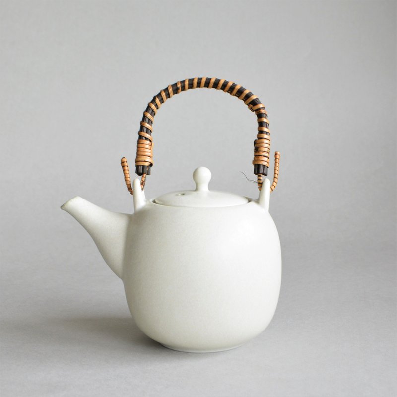 Mino Ware Midori Dobin Tsukishiro Teapot | Pot | Tea - 茶具/茶杯 - 陶 白色