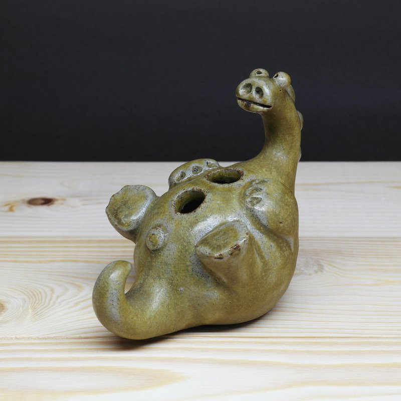 手捏恐龙造型笔插、笔座 手作陶艺 疗愈系文玩 - 笔筒/笔座 - 陶 