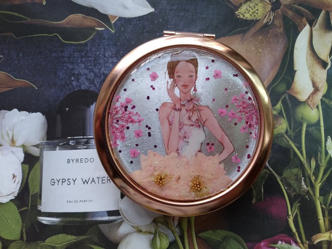 Annys workshop 押花饰品 押花化妆镜 粉色美魔女化妆镜 - 彩妆刷具/镜子/梳子 - 其他金属 多色