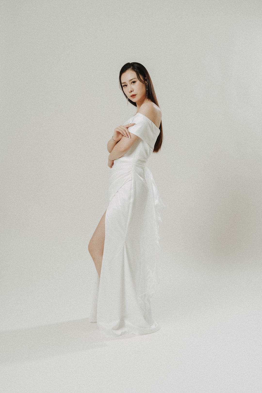 WhiteLits香港自家设计轻婚纱轻晚装 - 晚装/礼服 - 丝．绢 白色