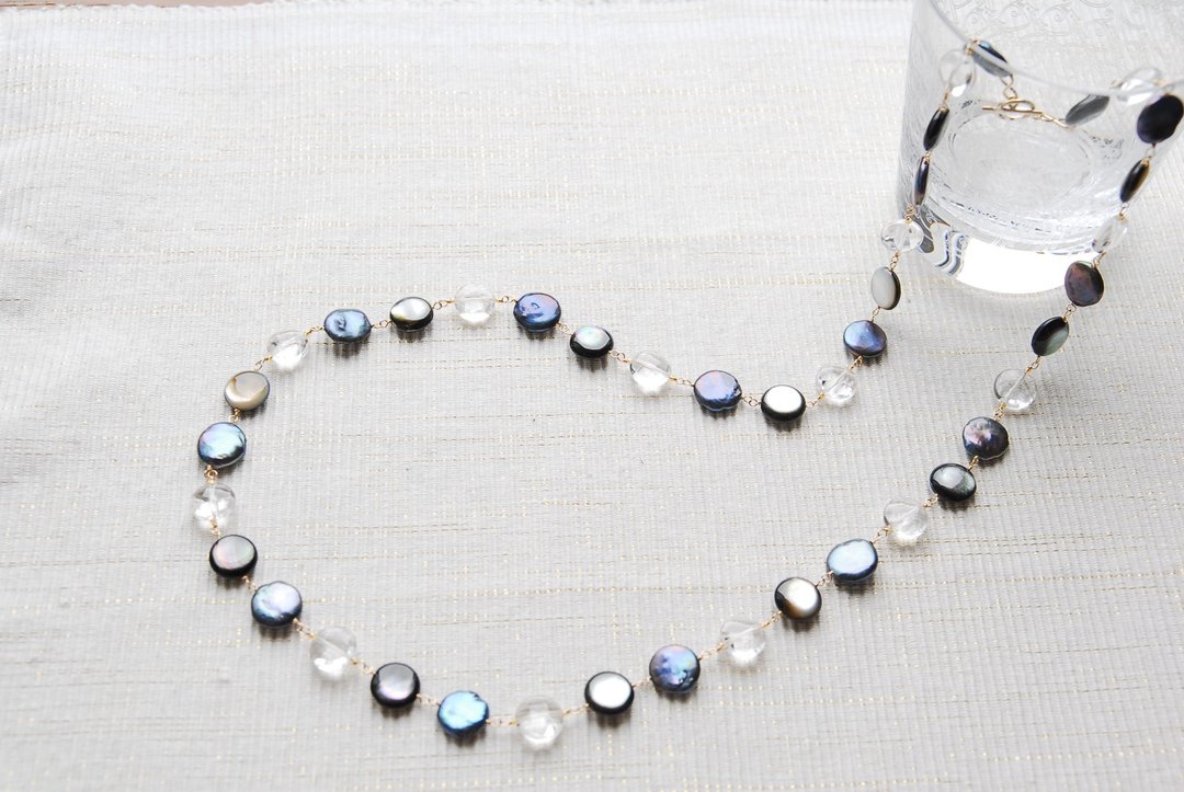 Coin-shaped pearl and stone necklace Black pearl oyster 14kgf - 项链 - 宝石 黑色
