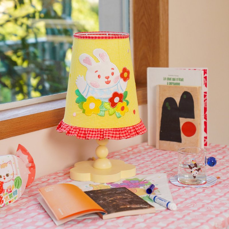 小兔子嗡嗡 80s复古昭和花草兔子台灯 刺绣布艺 - 灯具/灯饰 - 其他材质 黄色