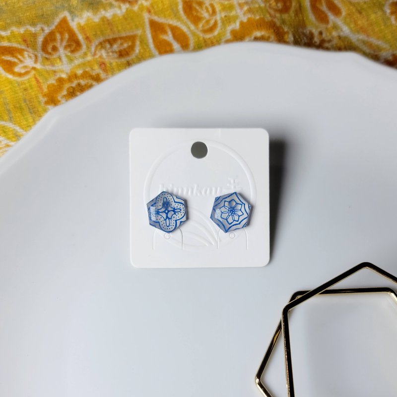 窗花叙事 海棠玻璃 钴蓝 花砖 手绘热缩片 耳环 - 耳环/耳夹 - 不锈钢 蓝色