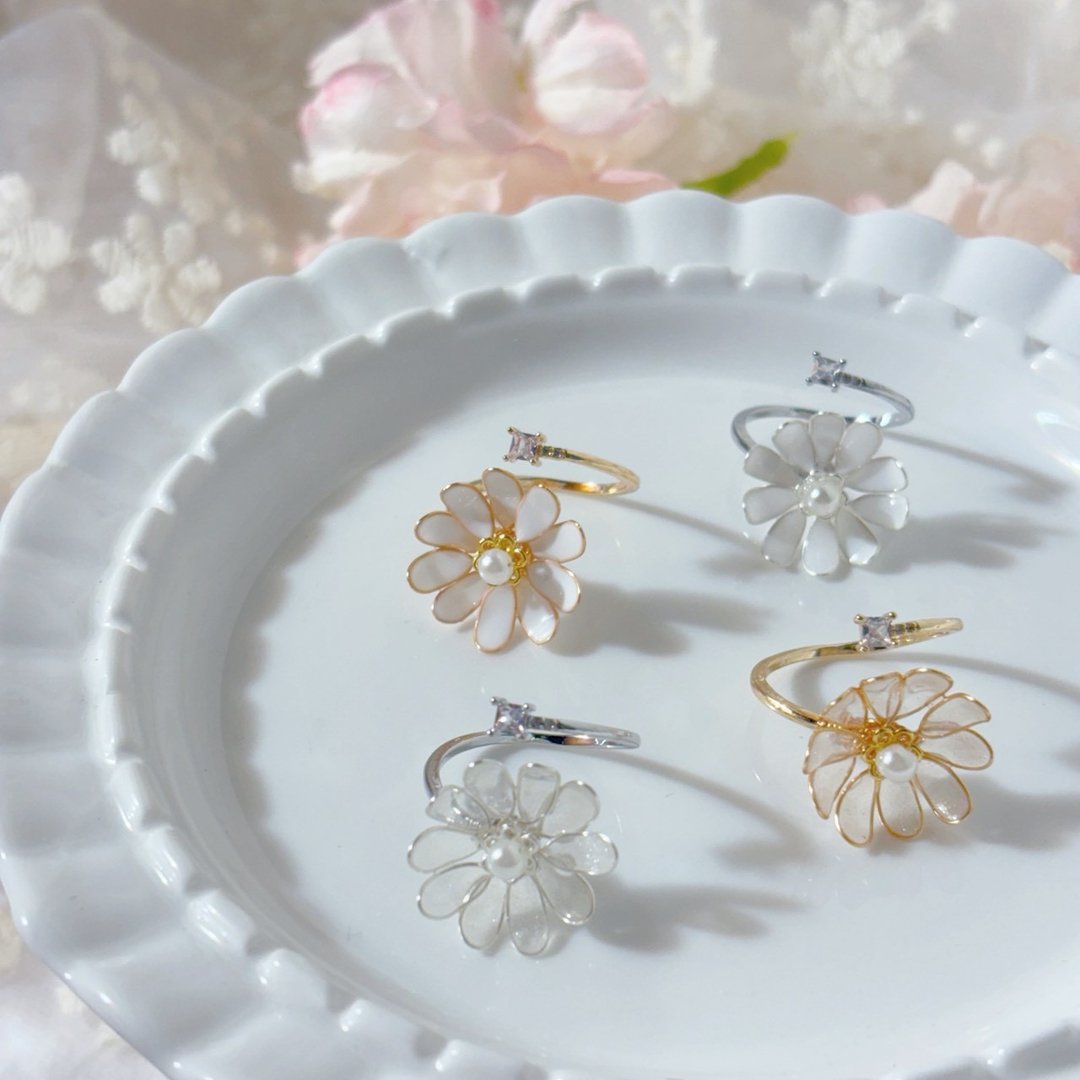小清新雏菊 - 戒指 / 水晶花饰品 / 手作饰品 |【送礼 - 礼盒】 - 戒指 - 树脂 白色
