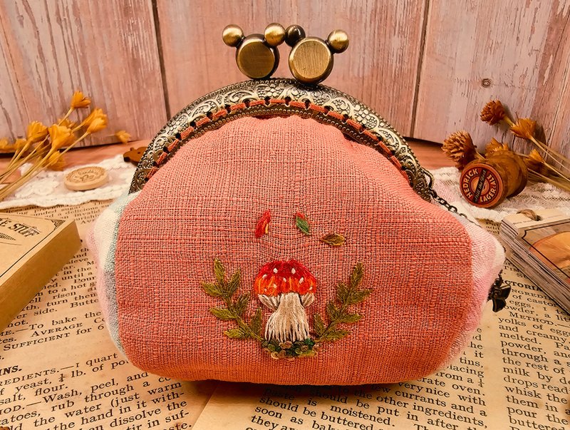 蘑菇刺绣口金包no.1 - 零钱包 - 棉．麻 粉红色