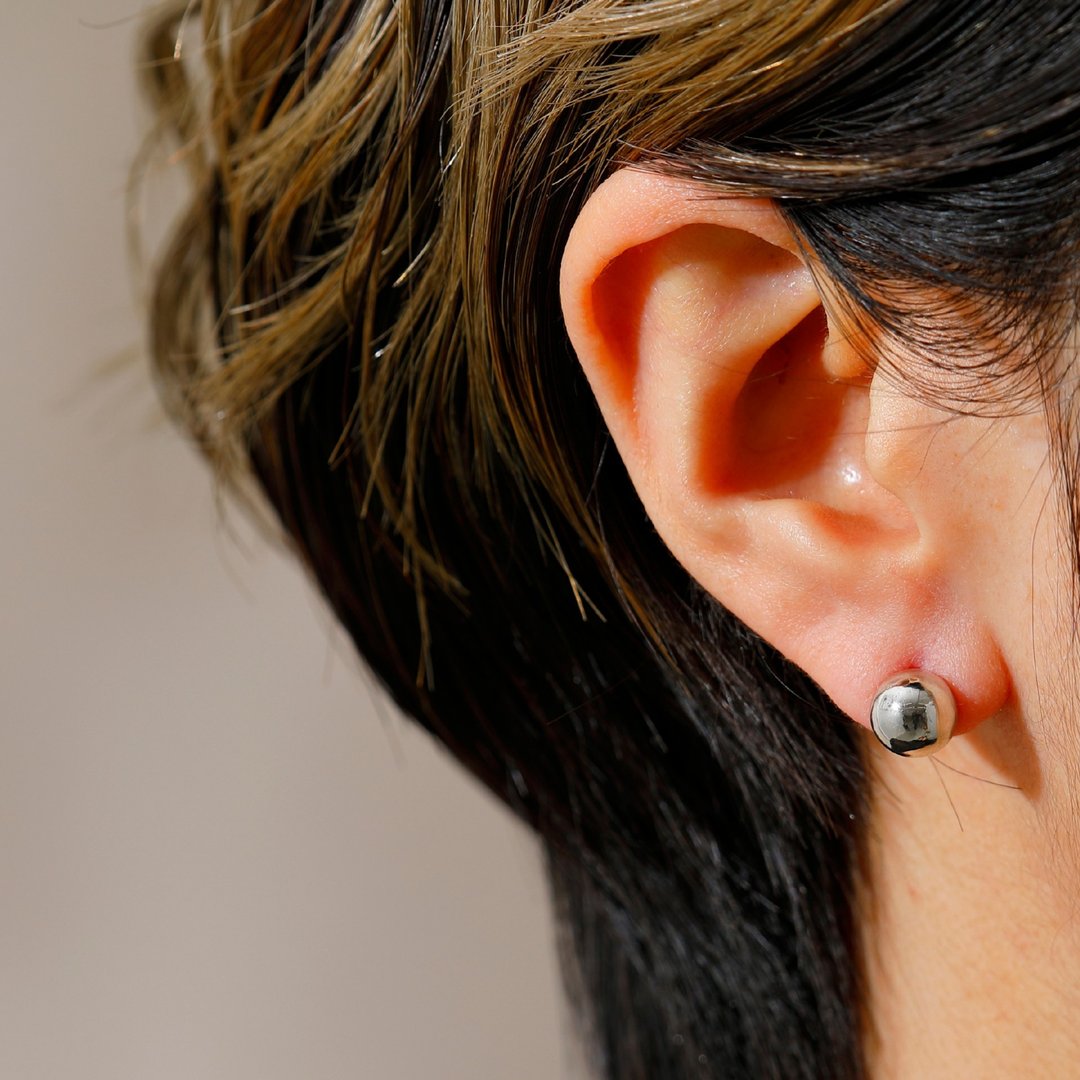full moon ceramic post pierced earring SV 陶瓷针耳环 无镍耳环 球形耳环 银色 - 耳环/耳夹 - 其他金属 银色