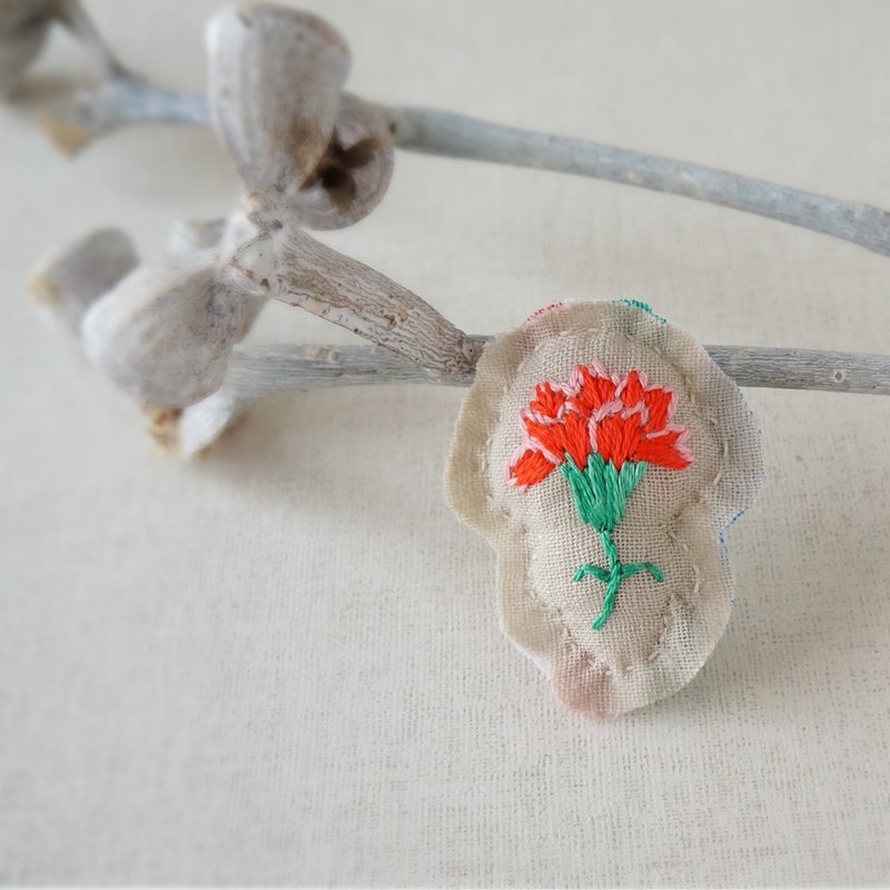 Hand embroidery broach carnation red (order-receiving) - 胸针 - 绣线 红色