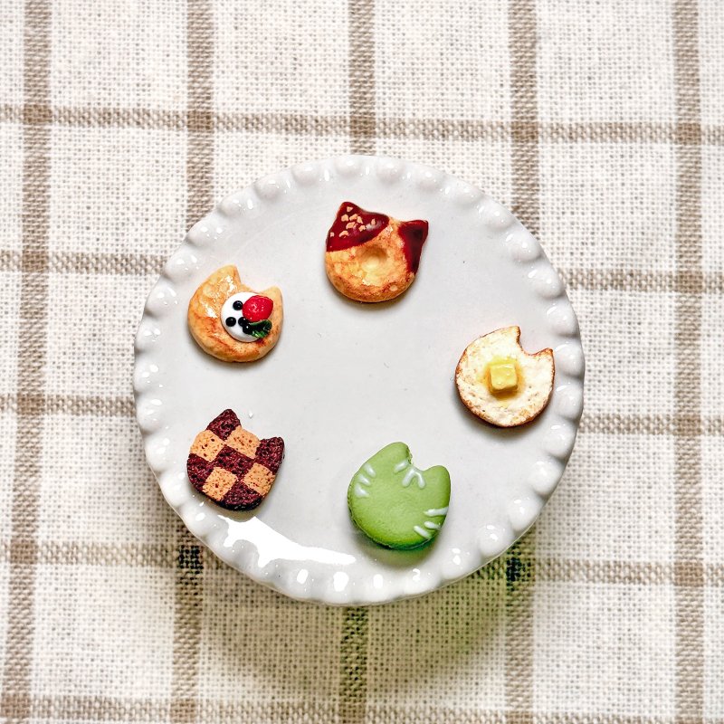 袖珍猫咪甜点系列 Miniature Cat Dessert Stud Earrings - 耳环/耳夹 - 陶 橘色