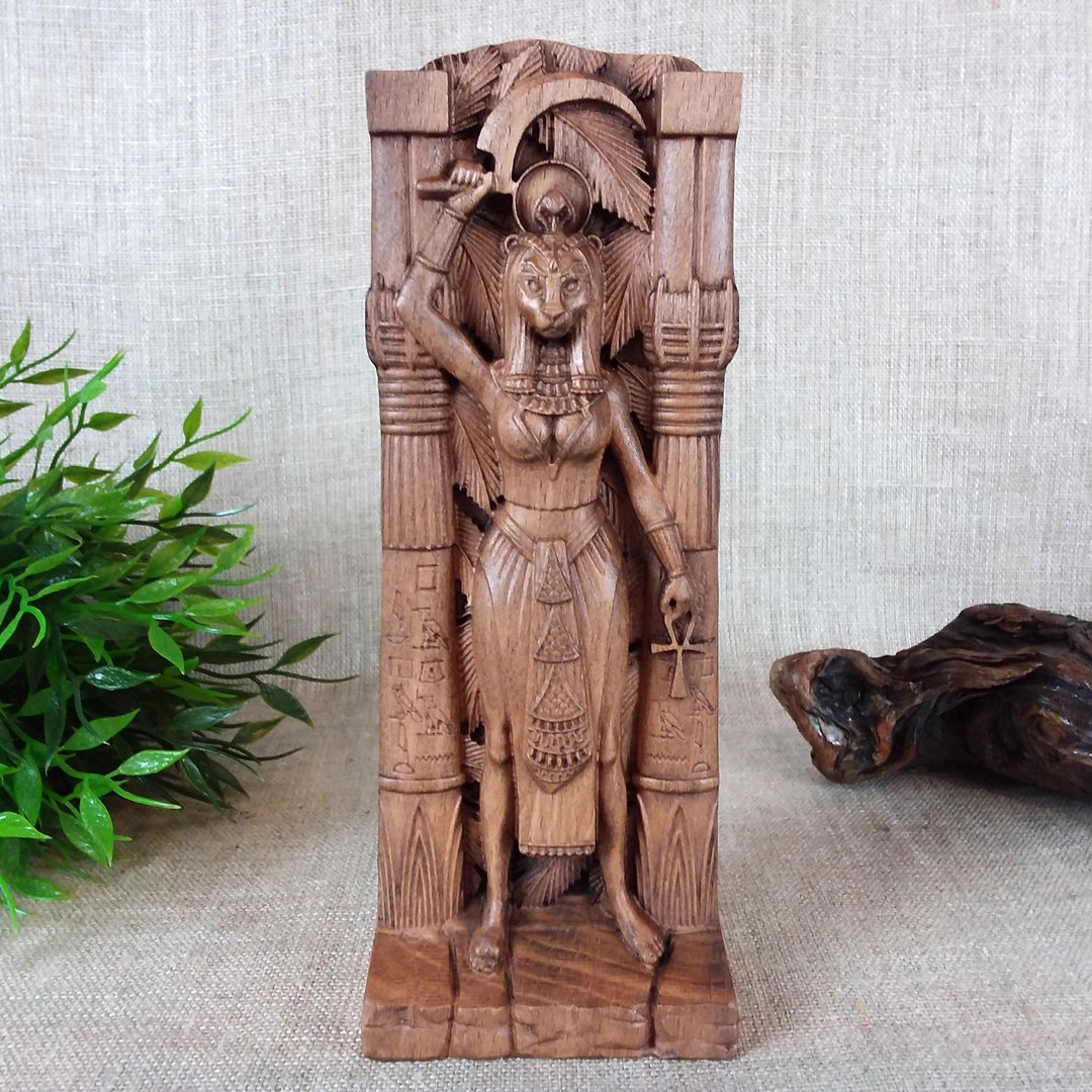 Sekhmet statue, Egyptian Goddess, Wooden figurine 20 cm - 玩偶/公仔 - 木头 咖啡色