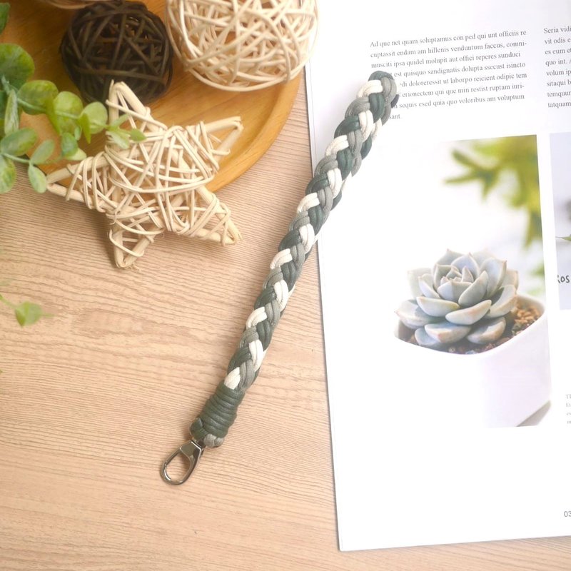 编织手机手腕绳=仿皮绳=经典麻花纹=墨绿X灰绿X米白 - 挂绳/吊绳 - 棉．麻 