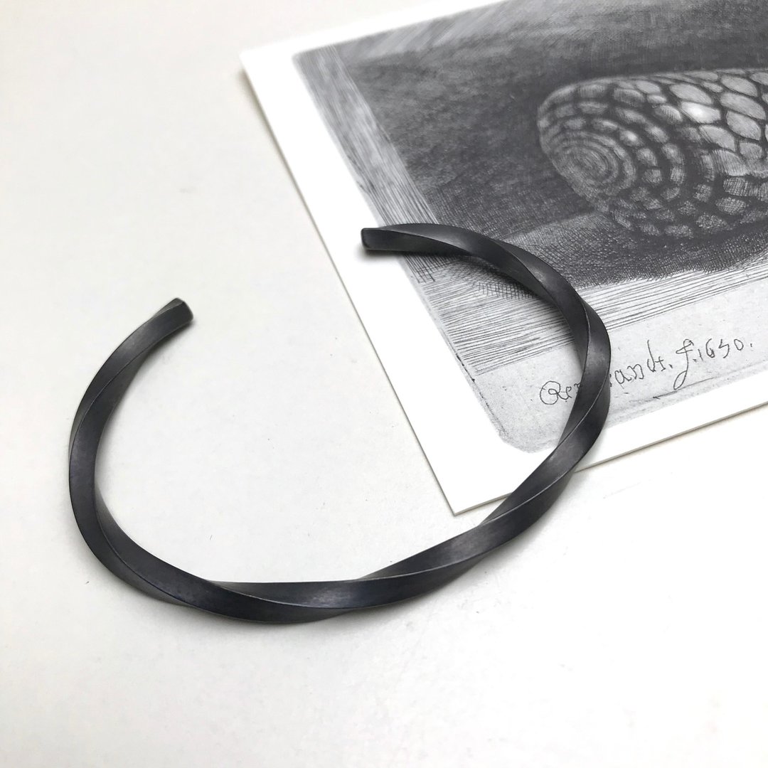 Black twist bangle - 手链/手环 - 铜/黄铜 黑色