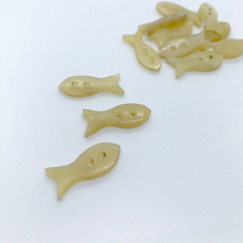 Hana Mokuba  鱼形天然骨质手工刻制钮 (一包) - 其他 - 其他材质 