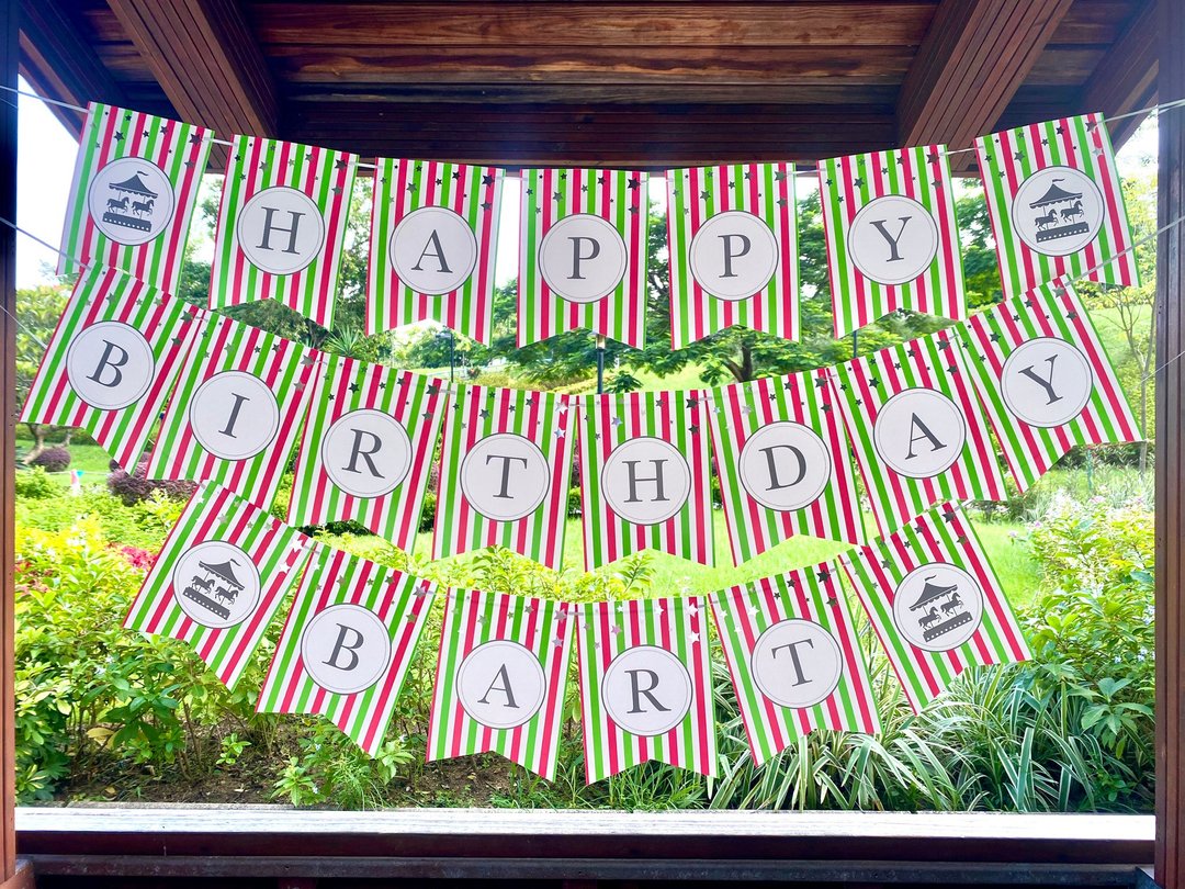 个人化 Happy Birthday Merry-go-round 装饰用旗仔 - 其他 - 纸 