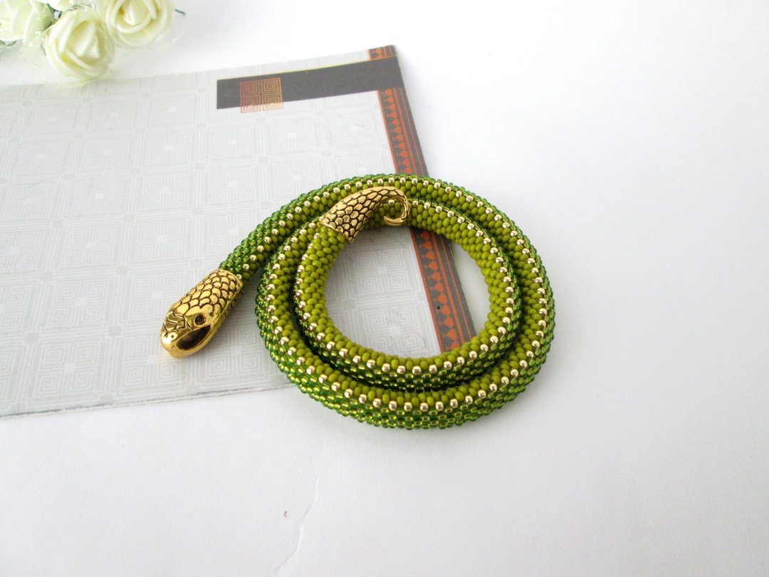 Chartreuse bracelet Green snake necklace Slytherin Bead crochet necklace ourobor - 手链/手环 - 其他材质 绿色