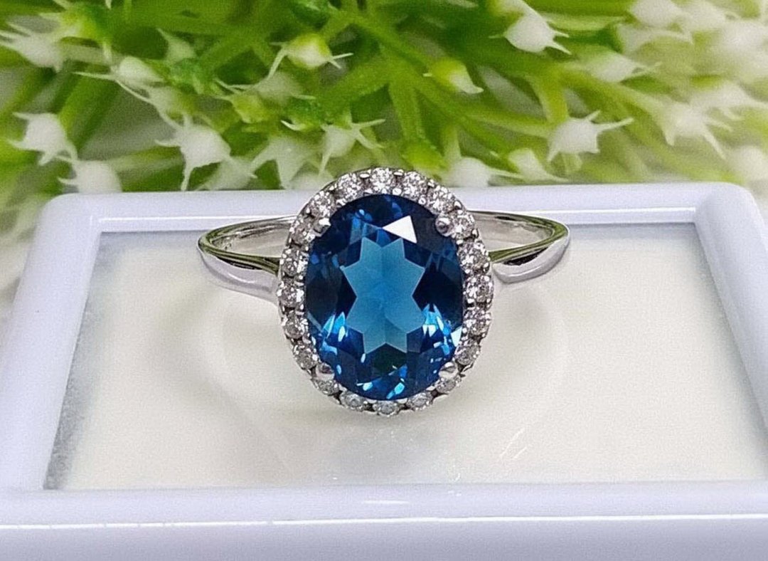 伦敦蓝托帕石纯银戒指 9 x 7 mm，适合赠礼或特殊纪念日 - 戒指 - 纯银 绿色