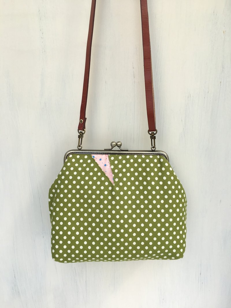 森林奇境—水玉点点绿色白点口金包珠扣包 肩背包侧背斜背包 化妆包 真皮背带可调式 - 侧背包/斜挎包 - 棉．麻 绿色