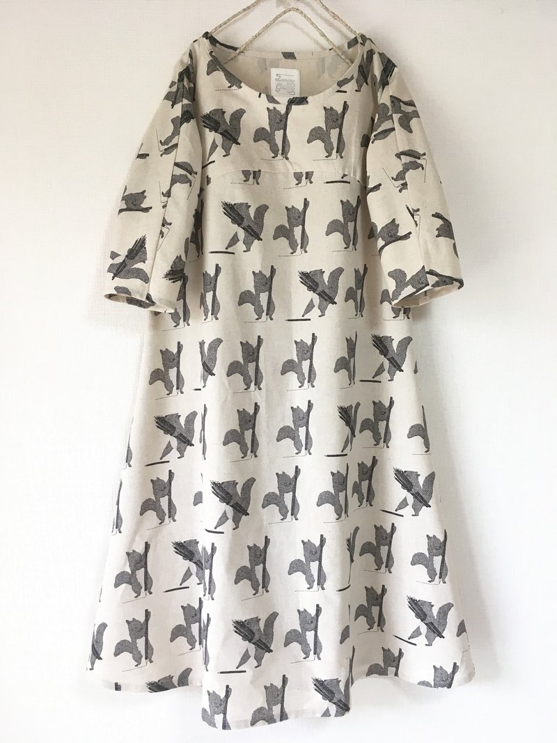 Squirrel pattern flare one piece - 洋装/连衣裙 - 棉．麻 咖啡色