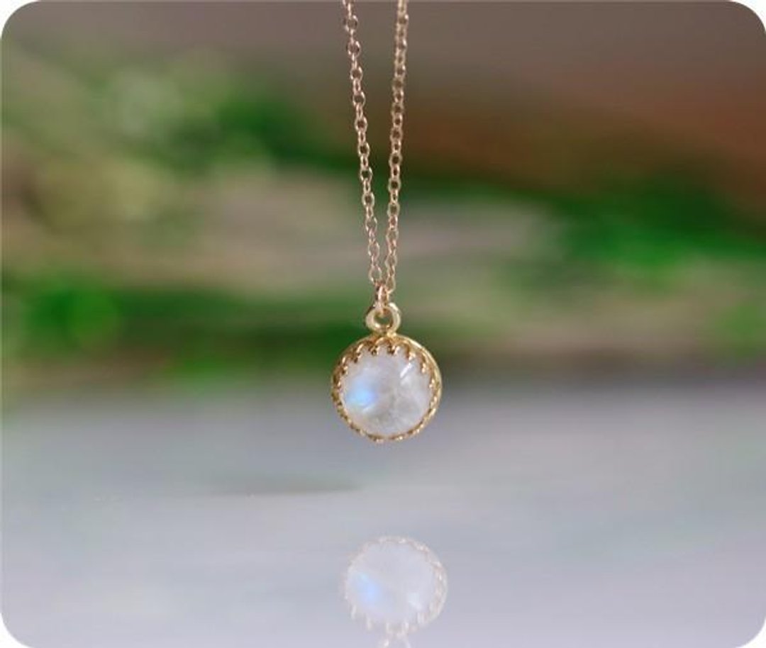 Stone full moon symbolizing love, health and luck, wealth and longevity Rainbow moonstone bezel necklace June birthstone - 项链 - 宝石 白色